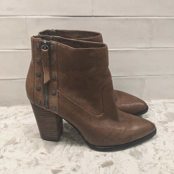 Vince Camuto Brown Boots Booties - Picture 3 of 5